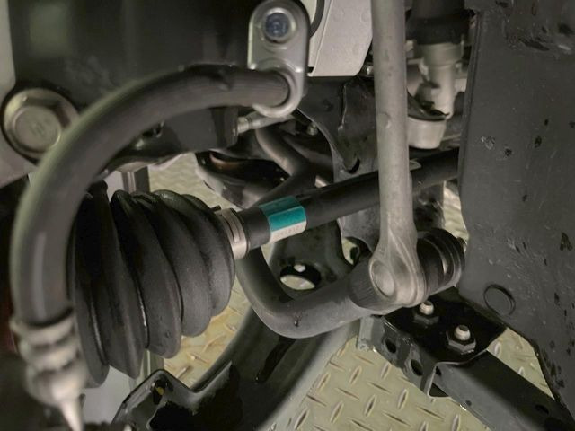 お車を安心してお乗りいただく為には、足回りの定期点検が欠かせません。サービスサポート(有償保証)では無料点検もご提供しており、安心のカーライフをお過ごしいただけるサポート体制が整っています。