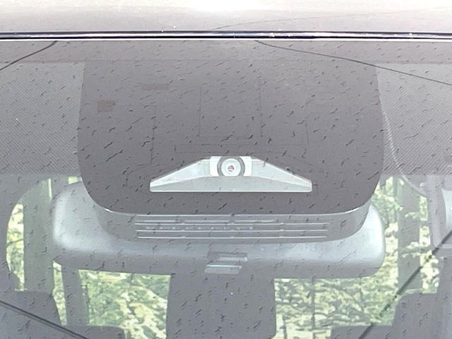 【トヨタセーフティセンス】走行中に前方の車両等を認識し、衝突しそうな時は警報とブレーキで衝突回避と被害軽減をアシスト。より安全にドライブをお楽しみいただけます。