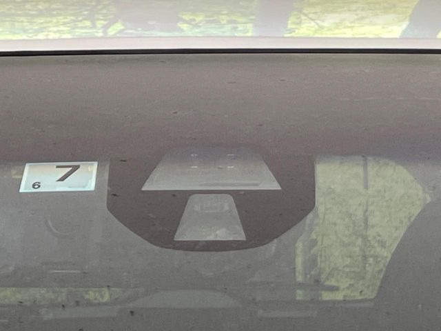 【シティブレーキアクティブシステム】低速走行中に前方の車両等を認識し、衝突しそうな時は警報とブレーキで衝突回避と被害軽減をアシスト。より安全にドライブをお楽しみいただけます。