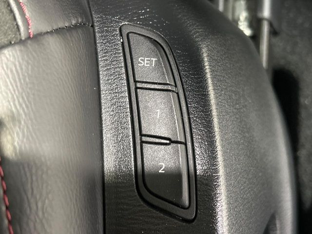 【メモリー機能付きパワーシート】ドライバーごとに設定したシート位置を記憶して、ボタン一つで切り替えできる便利な機能!運転する方が複数名いらっしゃるご家庭におすすめです♪