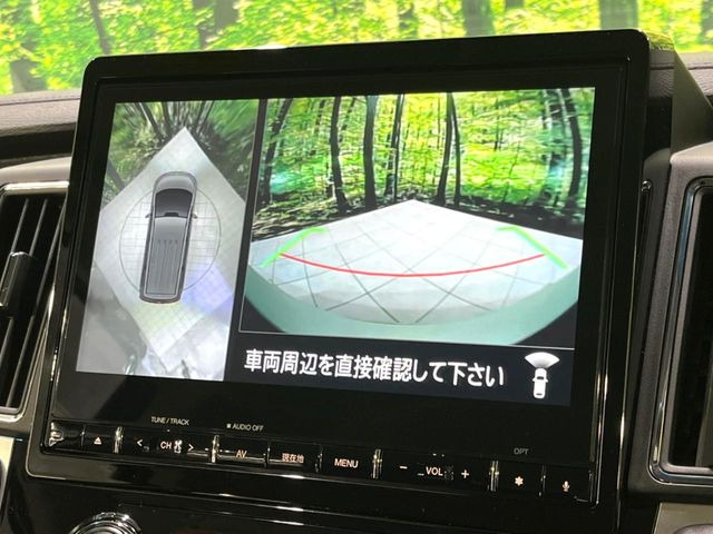 【マルチアラウンドモニター】専用のカメラにより、上から見下ろしたような視点で360度クルマの周囲を確認することができます☆死角部分も確認しやすく、狭い場所での切り返しや駐車もスムーズに行えます。