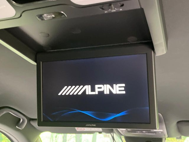 【フリップダウンモニター】大画面モニターで後席でもエンタメをお楽しみいただけます。小さなお子様にも大人気の装備です♪