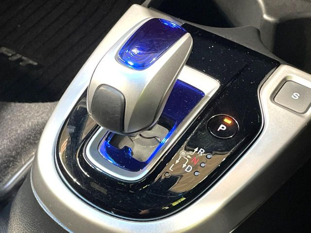 【フロアCVT】無段階変速機能でスムーズな走行をお楽しみいただけます♪エンジンパワーを無駄なく車輪に伝えるから低燃費にも貢献!