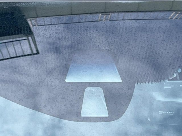 【シティブレーキアクティブシステム】低速走行中に前方の車両等を認識し、衝突しそうな時は警報とブレーキで衝突回避と被害軽減をアシスト。より安全にドライブをお楽しみいただけます。