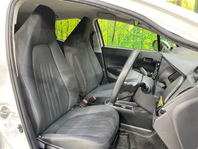 運転席シート廻りは使用感も少なく、良好な状態となっています。前オーナー様が丁寧に使っていたことがよくわかりますね。