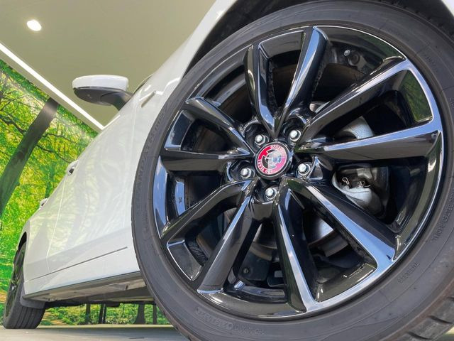 �y����18�C���`�A���~�z�C�[���z�O�ςɃ}�b�`���������A���~�z�C�[���𑕒����Ă���܂��B�e��ЊO�A���~�z�C�[����A�X�^�b�h���X�^�C�����戵�����Ă���܂��B���񂲑��k����������