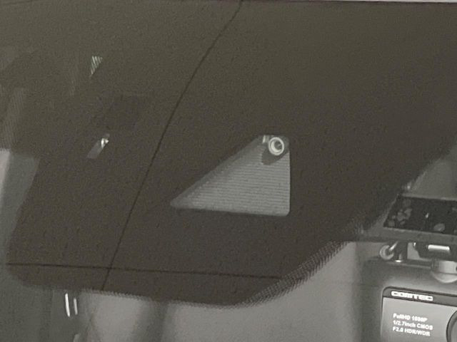 【スマートブレーキサポート】走行中に前方の車両等を認識し、衝突しそうな時は警報とブレーキで衝突回避と被害軽減をアシスト。より安全にドライブをお楽しみいただけます。