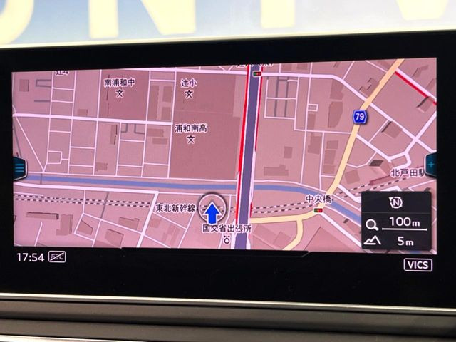 ●純正ナビ:一体感のあるナビは、高級感ある車内を演出してくれます。オーディオ機能も充実しておりますので、運転もより楽しめます♪