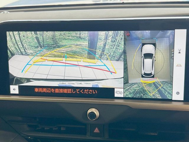 【パノラミックビューモニター】専用のカメラにより、上から見下ろしたような視点で360度クルマの周囲を確認することができます☆死角部分も確認しやすく、狭い場所での切り返しや駐車もスムーズに行えます。
