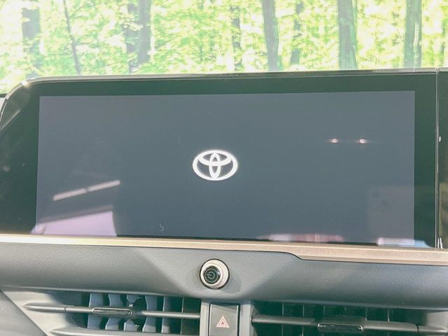 【12.3インチワイドナビ】高級感とインパクトのある大型ワイドナビを装備。各種オーディオ操作はもちろん、横長ワイド画面でのマップ2分割表示など、利便性も高いナビです♪