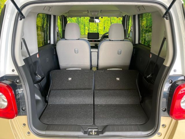 普段のお買い物や通勤、送迎等に十分な荷室スペースを確保しております。セカンドシートを倒すと、大きな荷物の積載も可能です♪