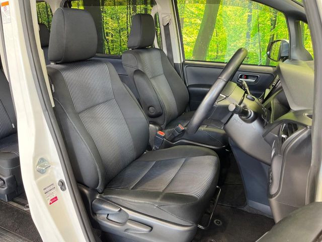 運転席シート廻りは使用感も少なく、良好な状態となっています。丁寧に使われていたことがよくわかりますね。