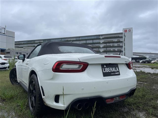 アバルト124スパイダー1.4