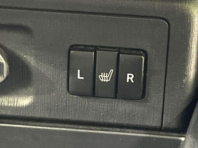 【シートヒーター】寒い日に重宝するシートヒーター!エアコンより早く温まってくれるので寒がりの人も安心ですね♪エアコンの温風は乾燥するから苦手、という方にもをおすすめです。