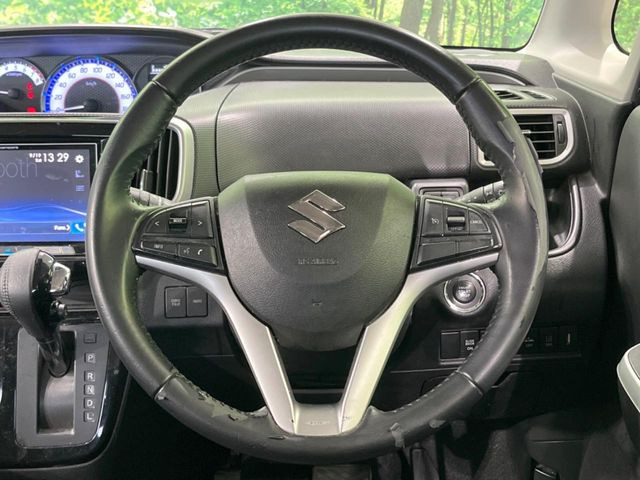 【純正革巻きステアリング】上質な革を使用することで、手にしっかり馴染みとても運転しやすいハンドルです♪