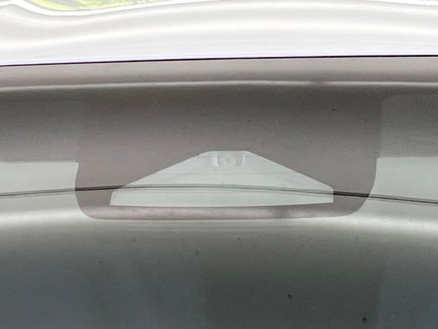 【トヨタセーフティセンス】走行中に前方の車両等を認識し、衝突しそうな時は警報とブレーキで衝突回避と被害軽減をアシスト。より安全にドライブをお楽しみいただけます。