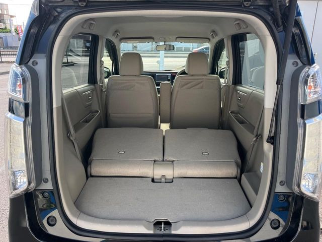 普段のお買い物や通勤、送迎等に十分な荷室スペースを確保しております。セカンドシートを倒すと、大きな荷物の積載も可能です♪