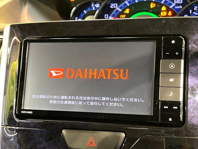 【純正ナビ】人気の純正ナビを装備。オーディオ機能も充実しており、Bluetooth接続すればお持ちのスマホやMP3プレイヤーの音楽を再生可能!毎日の運転がさらに楽しくなります!!