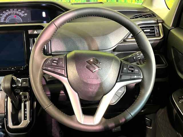 【純正革巻きステアリング】上質な革を使用することで、手にしっかり馴染みとても運転しやすいハンドルです♪