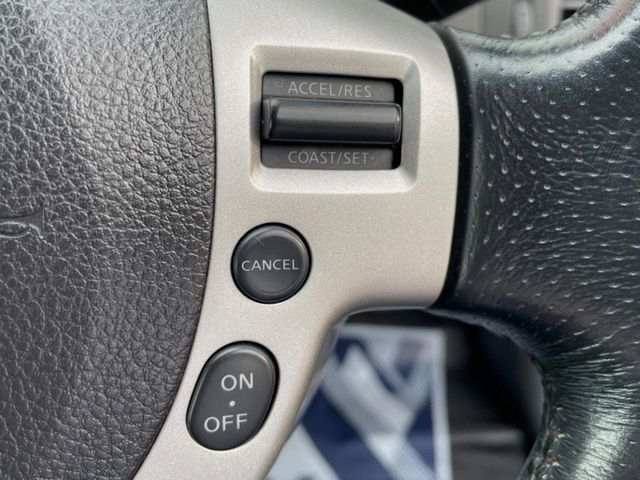 【クルーズコントロール】高速道路もラクラク走行。アクセルを離しても一定速度で走行ができ、長距離運転時の負担を軽減!加速・減速も簡単なスイッチ操作で調整できます。
