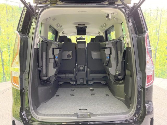普段のお買い物や通勤、送迎等に十分な荷室スペースを確保しております。セカンドシートを倒すと、大きな荷物の積載も可能です♪
