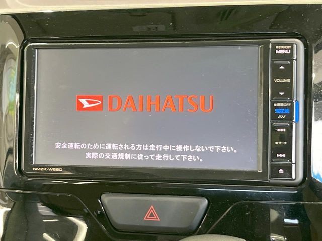 【純正ナビ】人気の純正ナビを装備しております。ナビの使いやすさはもちろん、オーディオ機能も充実!キャンプや旅行はもちろん、通勤や買い物など普段のドライブも楽しくなるはず♪