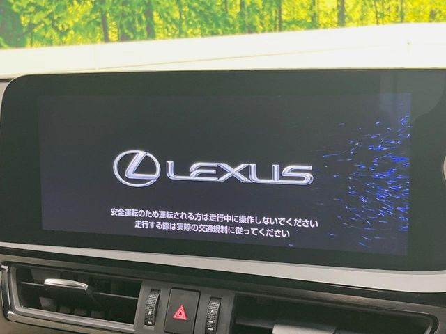 【12.3インチワイドナビ】高級感とインパクトのある大型ワイドナビを装備。各種オーディオ操作はもちろん、横長ワイド画面でのマップ2分割表示など、利便性も高いナビです♪