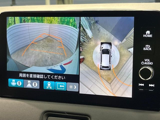 【マルチビューカメラシステム】専用のカメラにより、上から見下ろしたような視点で360度クルマの周囲を確認することができます☆死角部分も確認しやすく、狭い場所での切り返しや駐車もスムーズに行えます。