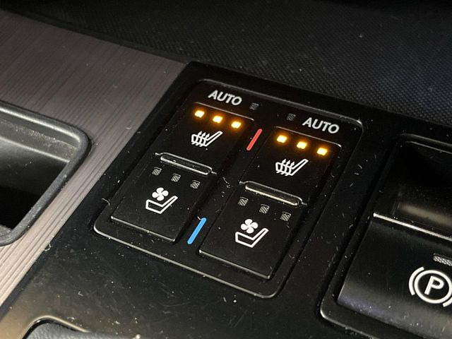 【シートヒーター&ベンチレーション】夏場は涼しい風でお尻や背中の熱やムレを防ぎ、冬はエアコンよりも早く温まってポカポカに!季節を問わず快適に過ごせます。