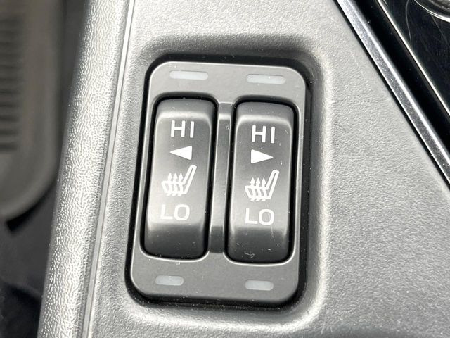 【シートヒーター】寒い日に重宝するシートヒーター!エアコンより早く温まってくれるので寒がりの人も安心ですね♪エアコンの温風は乾燥するから苦手、という方にもをおすすめです。