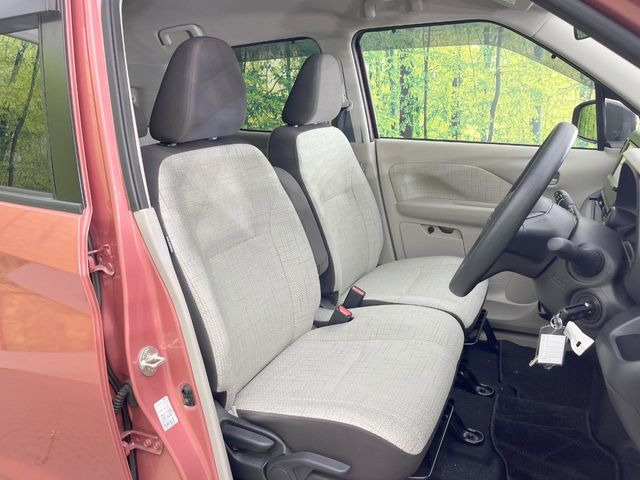 運転席シート廻りは使用感も少なく、良好な状態となっています。丁寧に使われていたことがよくわかりますね。