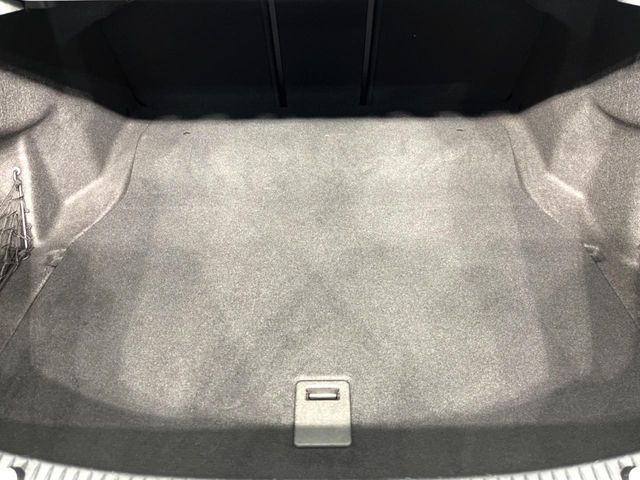 ●トランクルーム:趣味が広がる収容スペース!これだけの広さがあればお買い物やレジャーなどにも最適です!使用感も少なくきれいな状態を維持しております。