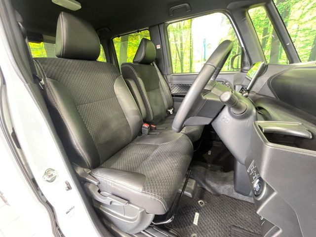 運転席シート廻りは使用感も少なく、良好な状態となっています。丁寧に使われていたことがよくわかりますね。