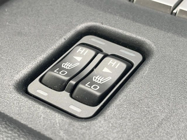 【シートヒーター】寒い日に重宝するシートヒーター!エアコンより早く温まってくれるので寒がりの人も安心ですね♪エアコンの温風は乾燥するから苦手、という方にもをおすすめです。
