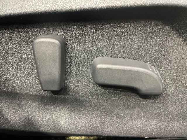 【パワーシート】スイッチ一つで簡単にシートの微調整が可能!電動だから力もいりません!快適なシートポジションにセットして、快適なドライブをお楽しみください。