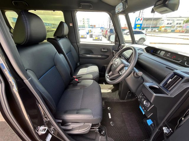 運転席シート廻りは使用感も少なく、良好な状態となっています。丁寧に使われていたことがよくわかりますね。