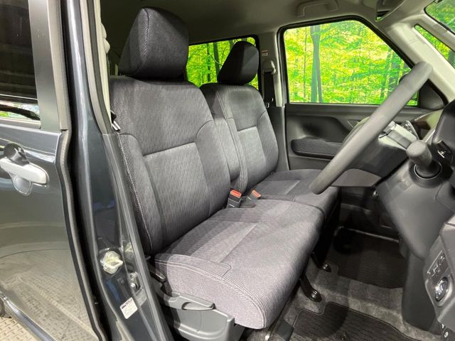 運転席シート廻りは使用感も少なく、良好な状態となっています。丁寧に使われていたことがよくわかりますね。