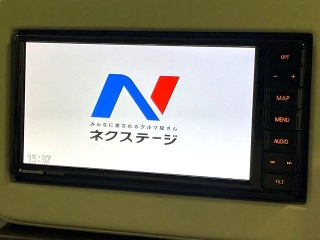 【純正ナビ】人気の純正ナビを装備しております。ナビの使いやすさはもちろん、オーディオ機能も充実!キャンプや旅行はもちろん、通勤や買い物など普段のドライブも楽しくなるはず♪