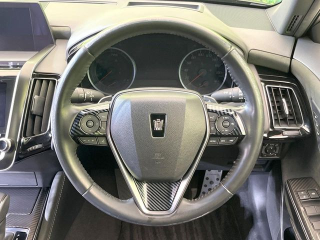 インテリアに合わせたデザインのステアリングは、運転される方のことも考え、運転しやすい形状、大きさです。是非一度、実際に触ってお確かめください。