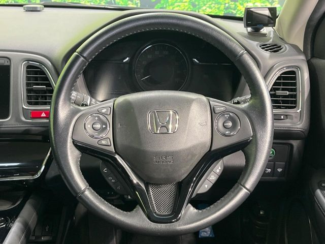 【クルーズコントロール】高速道路もラクラク走行。アクセルを離しても一定速度で走行ができ、長距離運転時の負担を軽減!加速・減速も簡単なスイッチ操作で調整できます。