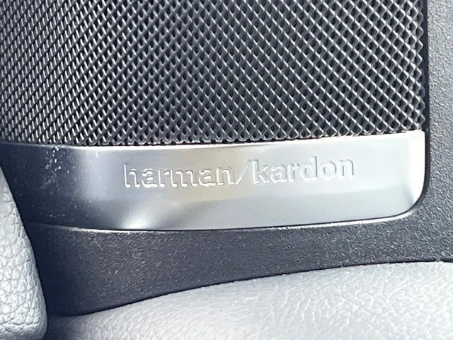 ��harman/kardon�T�E���h�V�X�e��:�I�[�f�B�I��僁�[�J�[����|����v���~�A���X�s�[�J�[�𑕔��B�����̃X�s�[�J�[����A���̗������܂ŕ����鍂�i���ȉ��y�����y���݂��������܂��B