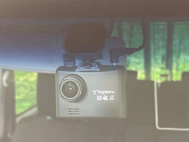 【ドライブレコーダー】ドライブレコーダー装備!走行中はもちろん、あおり運転や事故に遭遇した際、映像で記録し、万一のリスクに備えます。※記録用SDカードはお客様ご自身でご準備いただく必要があります。