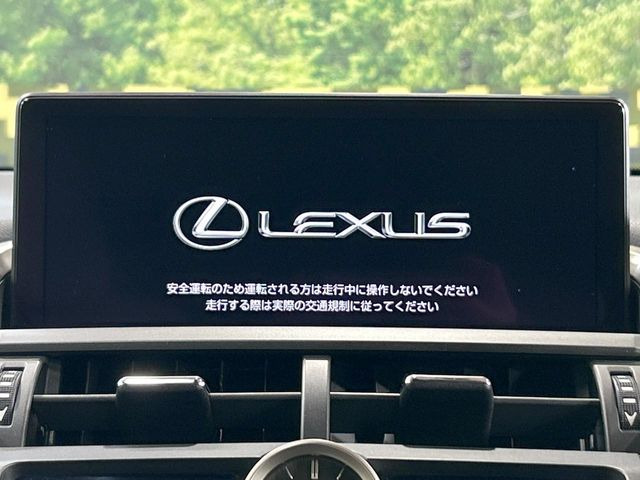 【12.3インチワイドナビ】高級感とインパクトのある大型ワイドナビを装備。各種オーディオ操作はもちろん、横長ワイド画面でのマップ2分割表示など、利便性も高いナビです♪