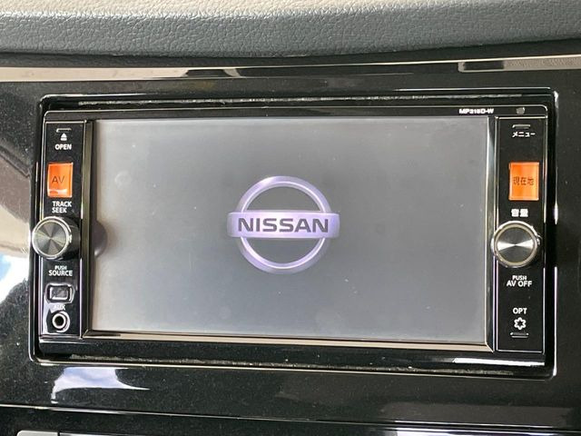 【純正ナビ】人気の純正ナビを装備。オーディオ機能も充実しており、Bluetooth接続すればお持ちのスマホやMP3プレイヤーの音楽を再生可能!毎日の運転がさらに楽しくなります!!