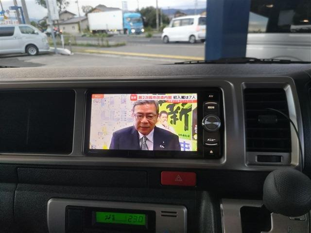 �Z���^�[���j�^�[(�J�[�i�r/TV�f���_����)�̊g��ʐ^�ł��B��ʂ̉t���\����Ԃ�p�l������̃R���f�B�V�����ɂ��ĉ摜�ɂĂ��m�F���������B