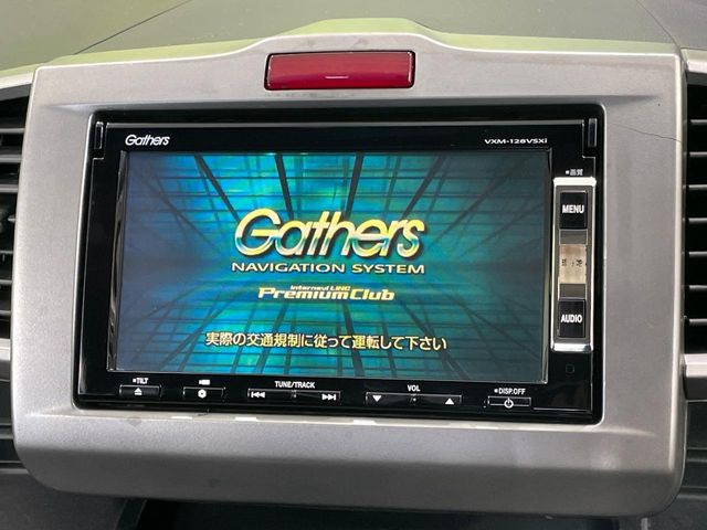 【純正ナビ】人気の純正ナビを装備しております。ナビの使いやすさはもちろん、オーディオ機能も充実!キャンプや旅行はもちろん、通勤や買い物など普段のドライブも楽しくなるはず♪