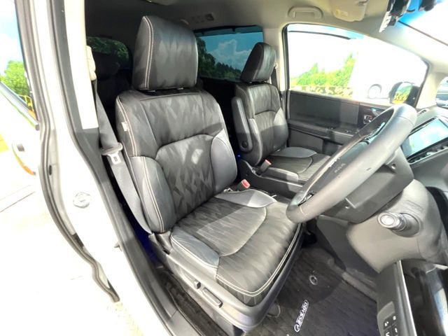 運転席シート廻りは使用感も少なく、良好な状態となっています。丁寧に使われていたことがよくわかりますね。