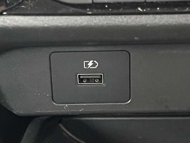 充電可能なUSB端子付き!
