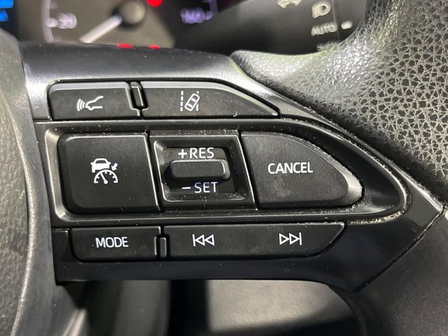 【レーダークルーズコントロール】高速道路での長距離走行が楽に!!自動で速度を保つクルーズコントロールが、衝突軽減システムと連携し、前方の車両を感知して車間を保つように速度調節してくれます!!