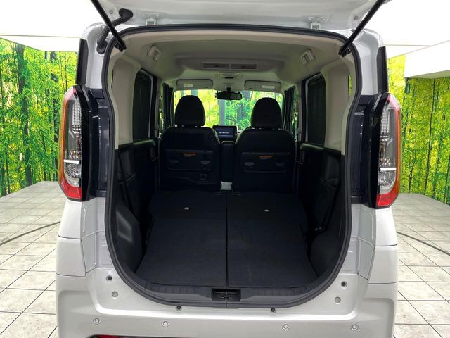 普段のお買い物や通勤、送迎等に十分な荷室スペースを確保しております。セカンドシートを倒すと、大きな荷物の積載も可能です♪